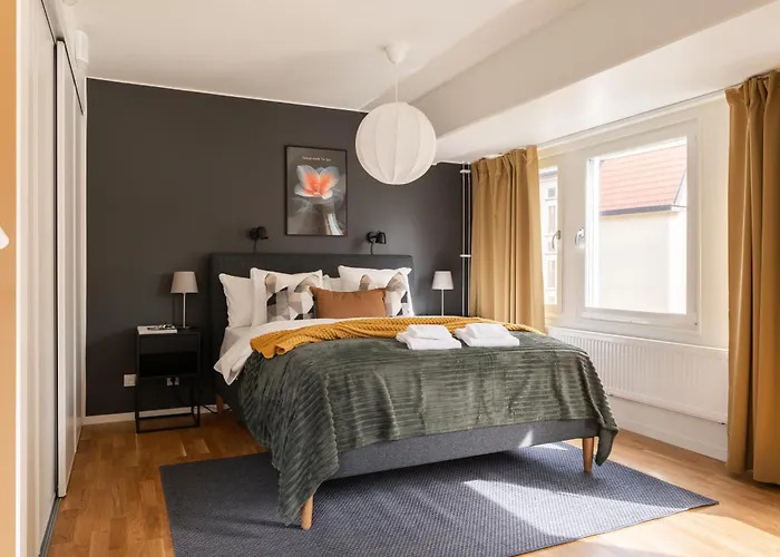 Guestly Homes - Central Smart Studio