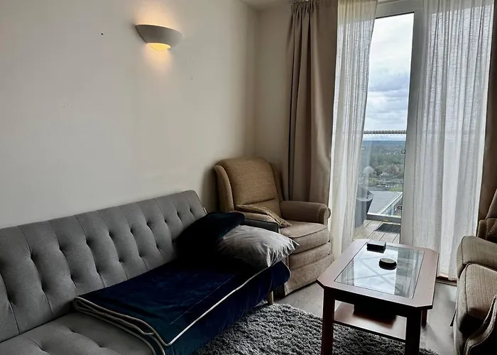Skyline-View Flats Brentwood - King Room - Parking - Fast Wifi - Contractors - Short Stays