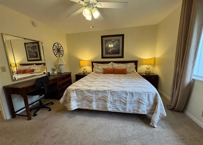 Easy Walk To The Beach With King Bed, Pool, And Bikes