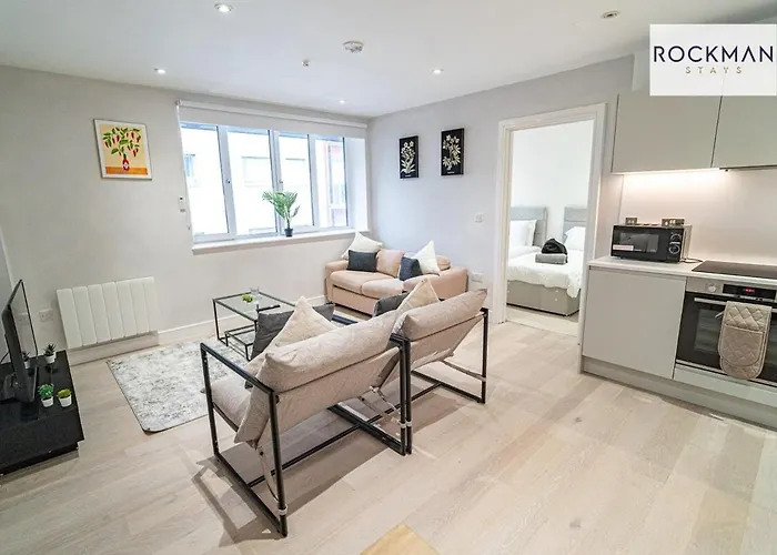 Library House Brentwood - Free Underground Parking - Fast Wifi - Long Stays - By Rockman Residences