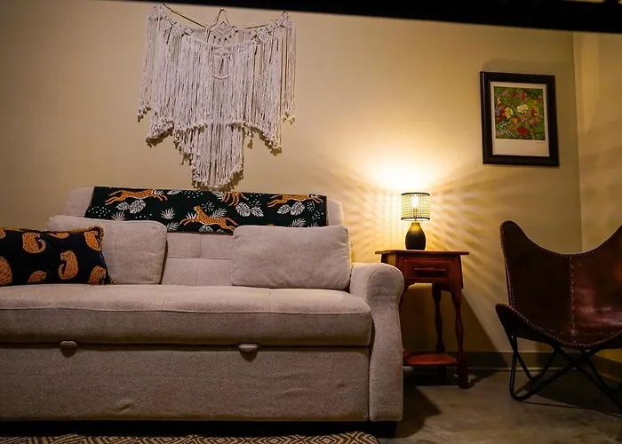 Jungle Jasper Suite - New Loft Near Massachusetts!