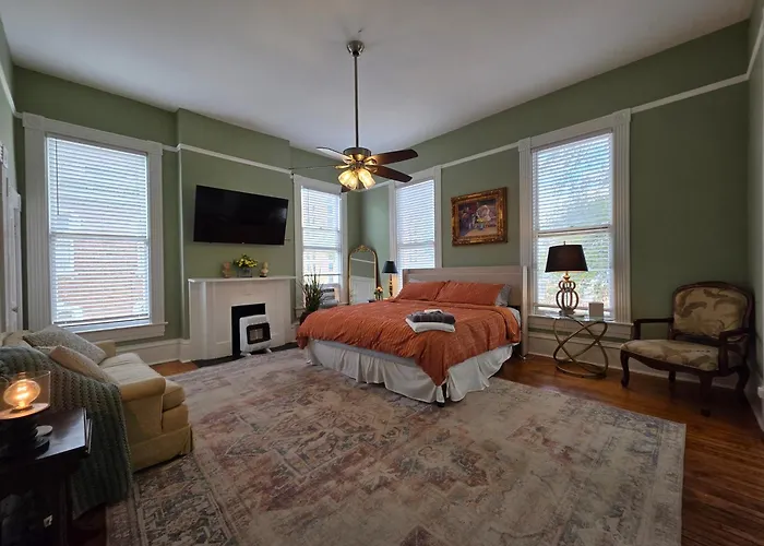 Centrally Located Studio #5 - Downtown Little Rock
