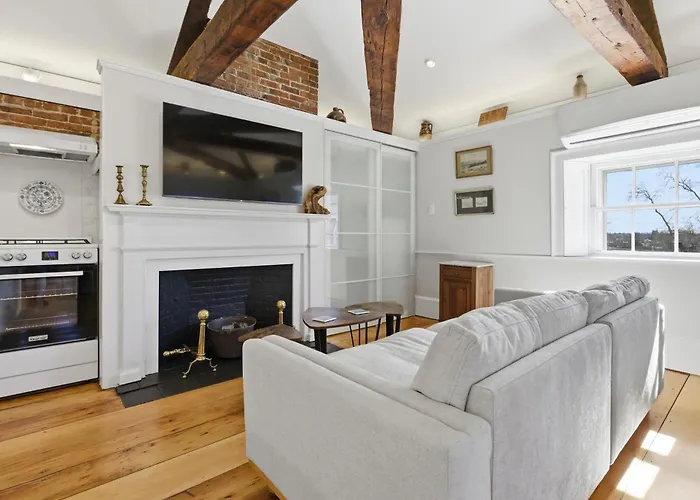 Historic Flat - Old Town - 5 Min To Salem, Beach