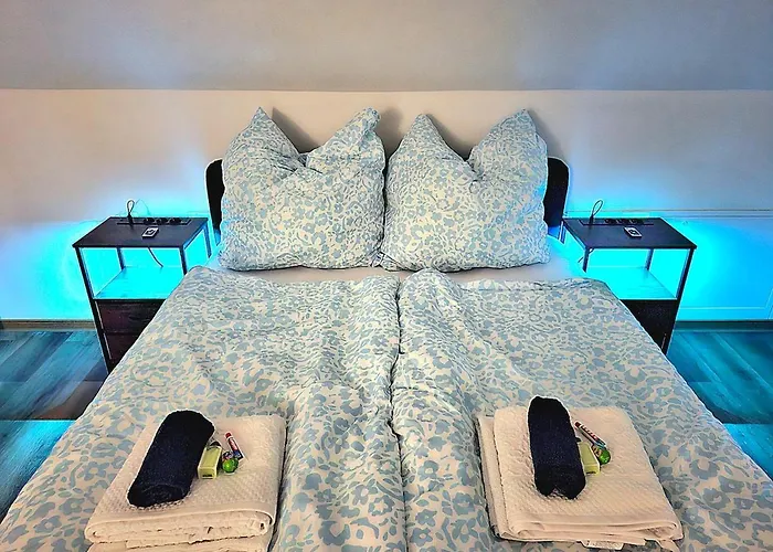 Helle Dachgeschosswohnung, Neu Renoviert & Ruhig