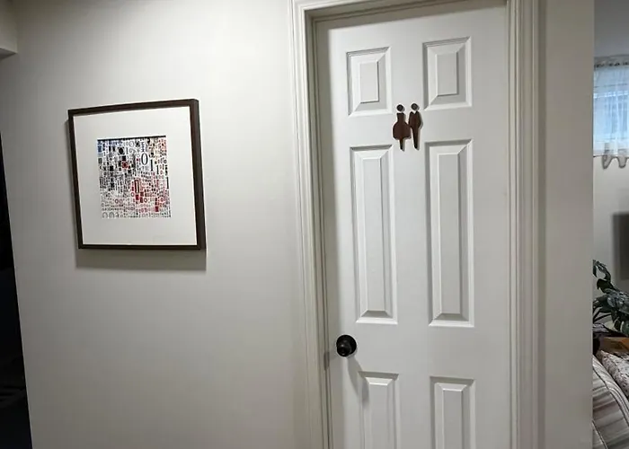 Private 2Br Suite With Parking Toronto
