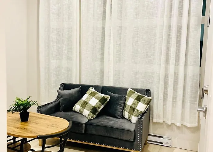 Modern Ground Level 1Br Apartment - Prime Location