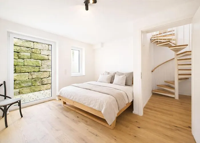 Maisonette-Wohnung I 125 Qm I Garten I 2 Parkplaetze