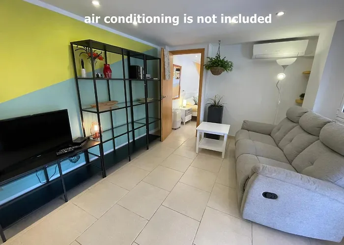 Schoenes Kleines Apartment Mit Idyllischem Blick-Air Conditioning Is Not Included