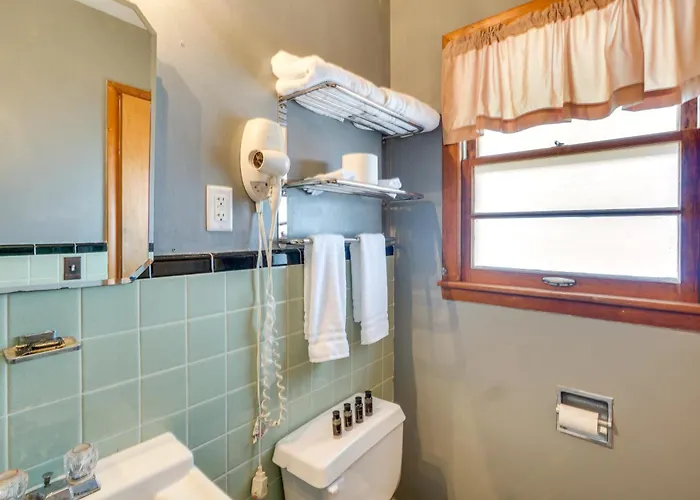 Unit 4 On The Strip! Lake Ozark Gem W/ Pool Access