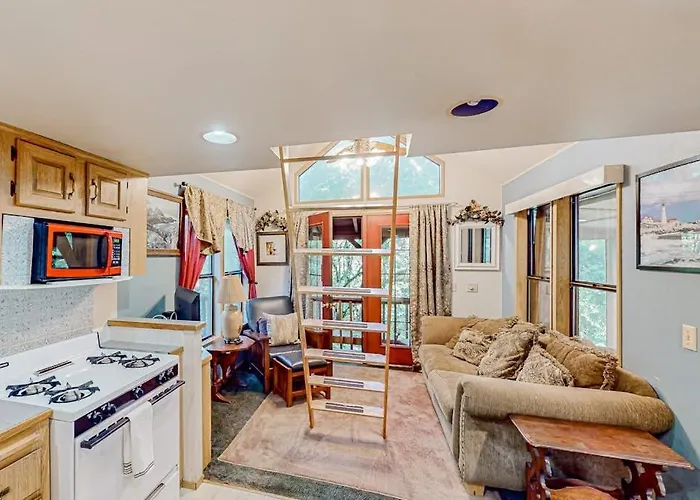 Delightful Coastal Escape With Private Hot Tub Generous Patio & Nature Views