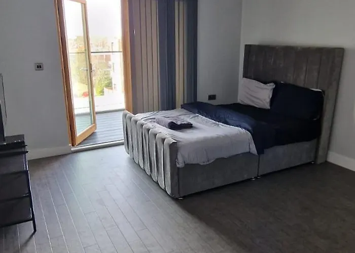 Modern 2 Bedroom - Mackenzie