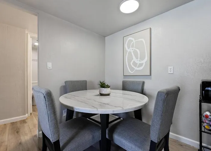 Meticulously Kept Downtown Mesa 1-Bedroom Oasis