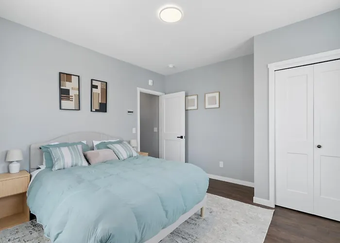 Valclyde Cozy Suite-Sleeps 4-Downtown Mpls