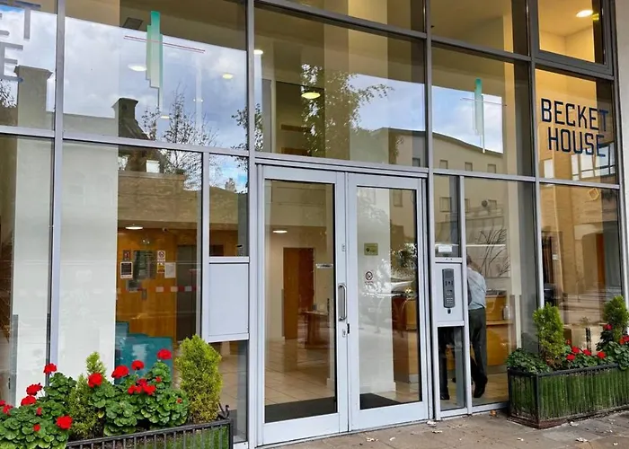 Skyline-View Flats Brentwood - King Room - Parking - Fast Wifi - Contractors - Short Stays