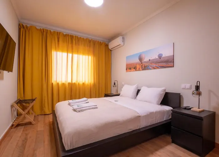 Familyhub - Ecohost - Spacious 3-Bedroom Apartment For 8 People With Ac And Parking Near Porto And The Beaches
