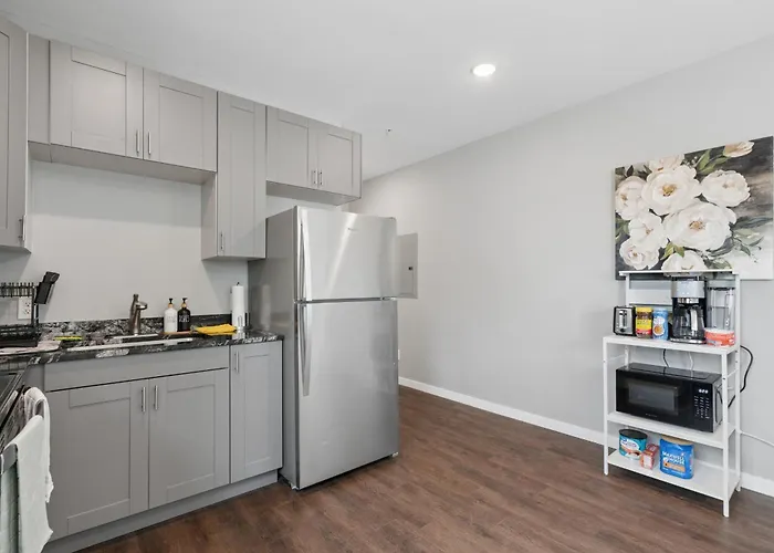 Valclyde Cozy Suite-Sleeps 4-Downtown Mpls