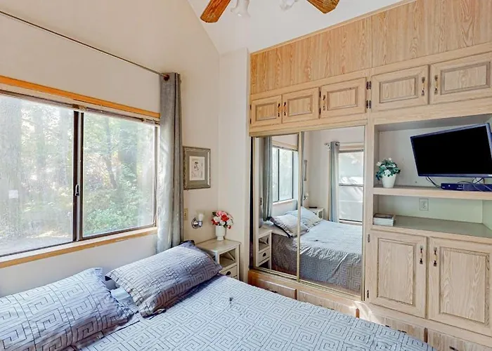Delightful Coastal Escape With Private Hot Tub Generous Patio & Nature Views