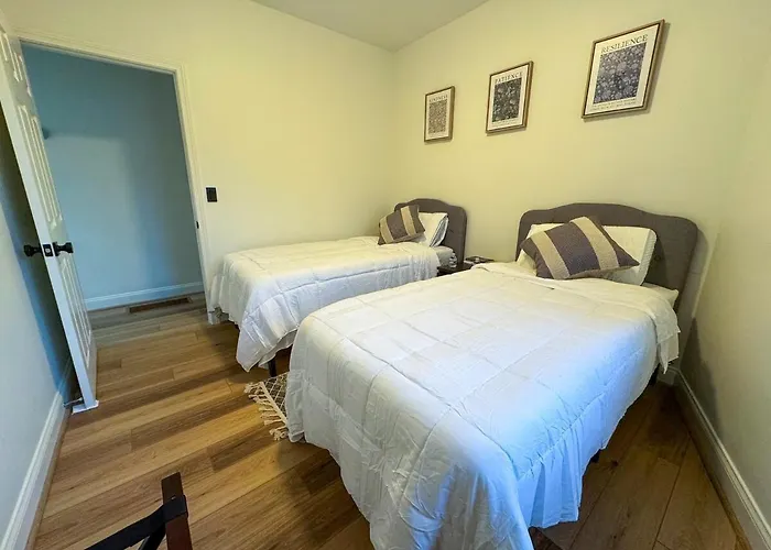 Cozy Modern 2Br, 3Min Walk To Beach And Train, Near Boston