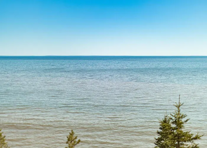 Panoramic Lake Views King Suites, Kitchen, Whirlpool Soaking Tubs And Hot Tub