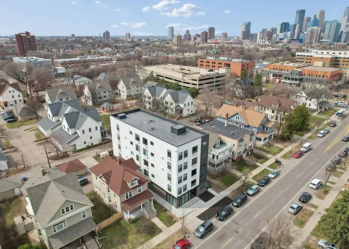 Valclyde Cozy Suite-Sleeps 4-Downtown Mpls
