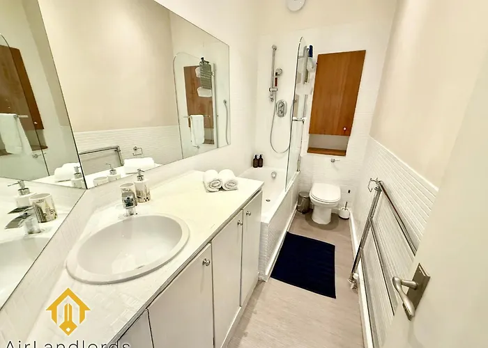 Exclusive 2 Bedroom Flat Near Kensington Olympia