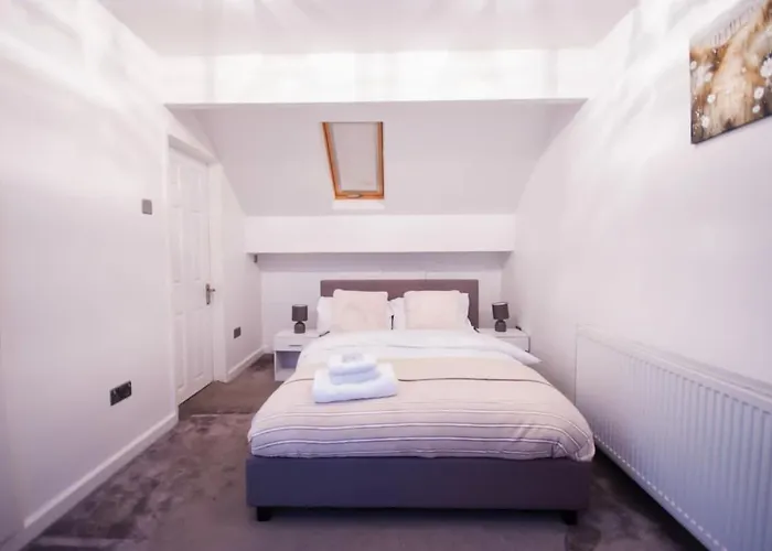 Mins To Heathrow Airport & Elizabeth Line - Luxe 3Bed In Hayes - Easy Access To Central London - Free Parking - Family - Contractor Stay
