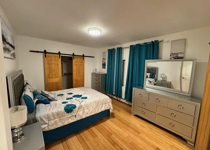 Bright & Comfortable Home In The Heart Of It All