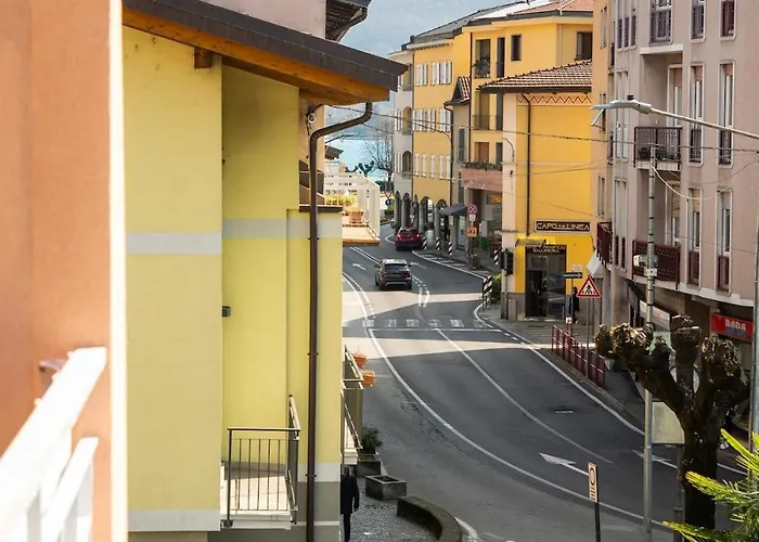 Soggiorna In Italia, Vivi Il Lago Di Lugano E Raggiungi Facilmente La Svizzera