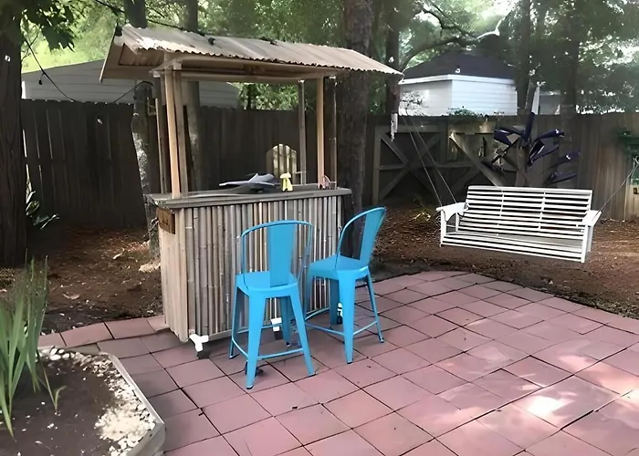 Beautiful 1Br Apt, Near Beach, Kitchenette, Bath, Lr