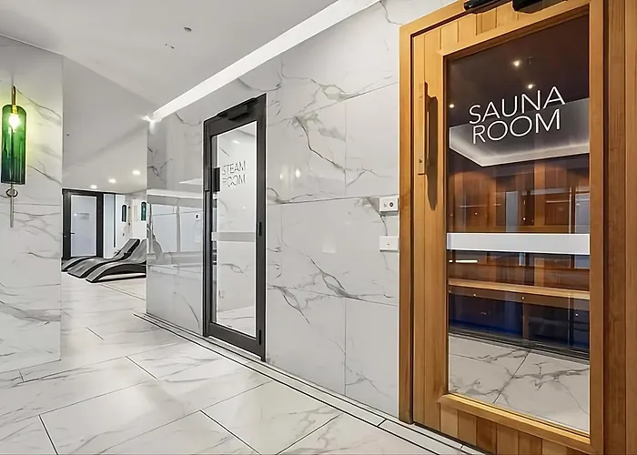 Spacious 4Br Penthouse In Box Hill Free Parking