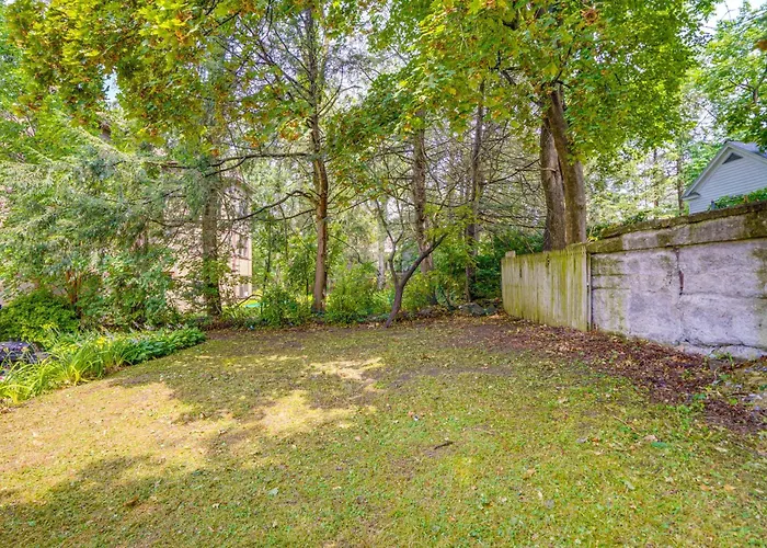 Walkable Schenectady Getaway: 2-Unit Campus Hub