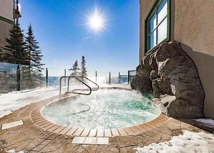 Whispering Pines Lake Views Studio 2 Queen Beds, Heated Pool And Hot Tub