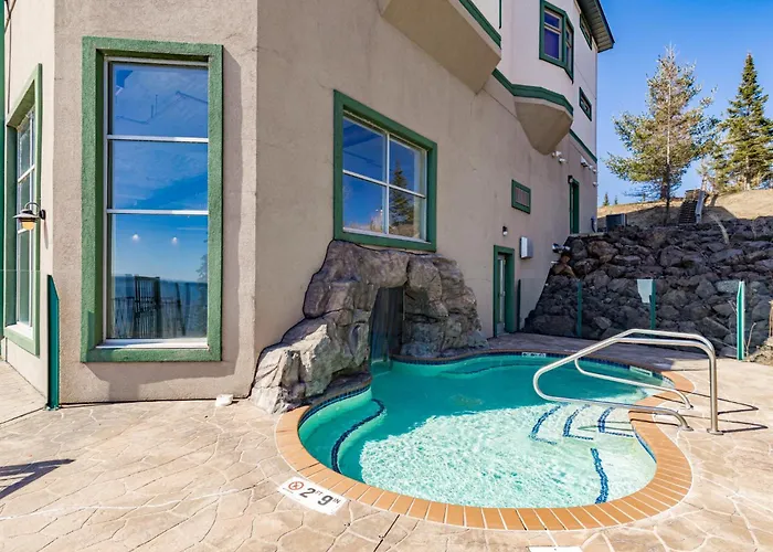 Panoramic Lake Views 1 Bedroom King Suite & Whirlpool, Kitchen And Hot Tub