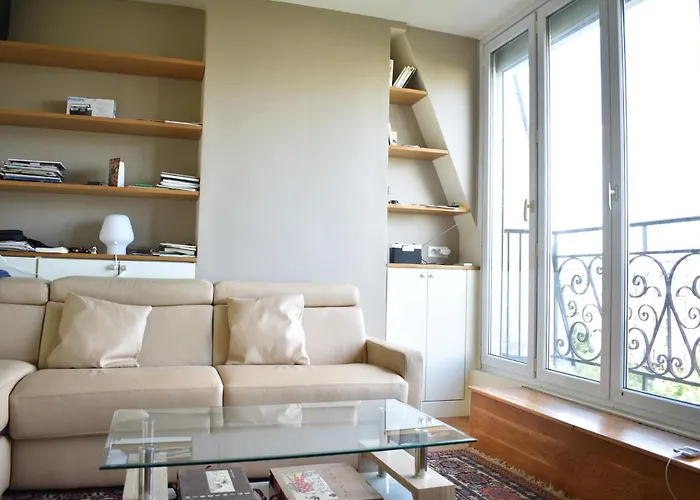 Fully Renovated Bright Studio With High View