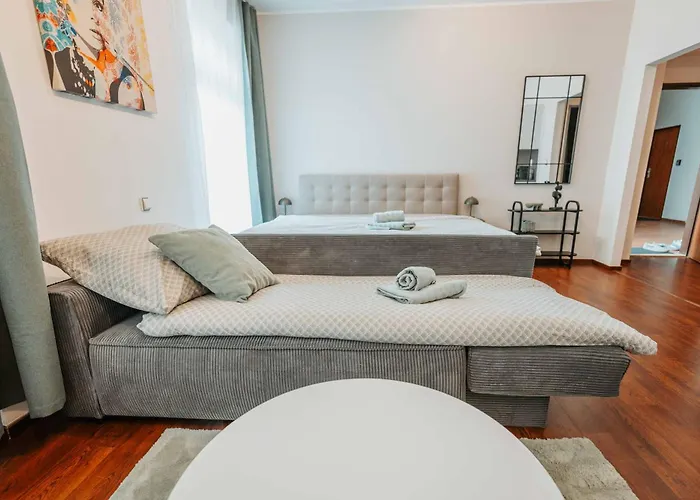 Citybeat Apartments, 400M From The Square