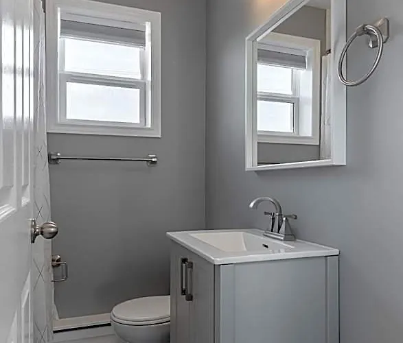 Modern Downtown 3Br 2B Home