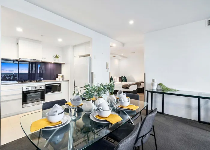 Circle On Cavill Apartments - Hosted By Wowstay
