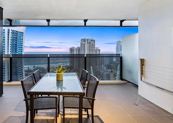 Circle On Cavill Apartments - Hosted By Wowstay