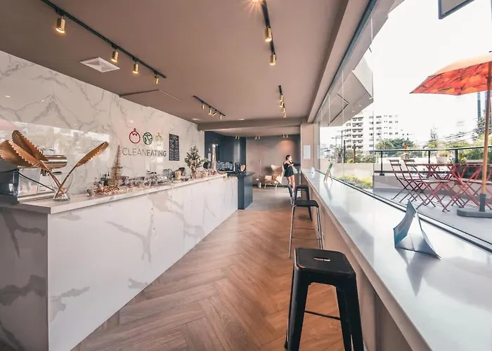 Breakfast Included At Regatta Living 605