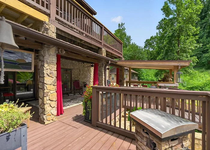 Hickory Cottage Unit W/ Pool & Fire Pit!