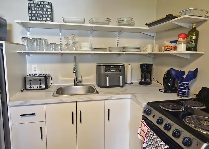 Cozy Home On A Quiet Street Minutes To Dt Kingston