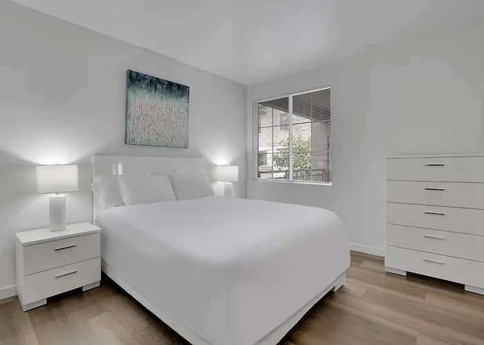 Global Luxury Suites At Town Center