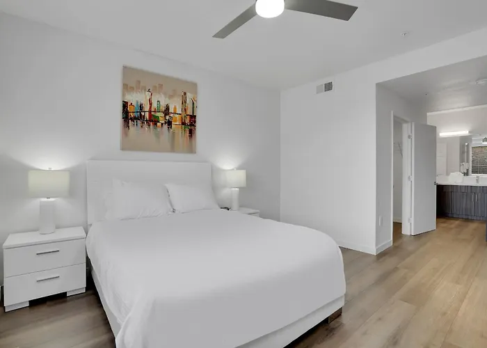 Global Luxury Suites At Town Center
