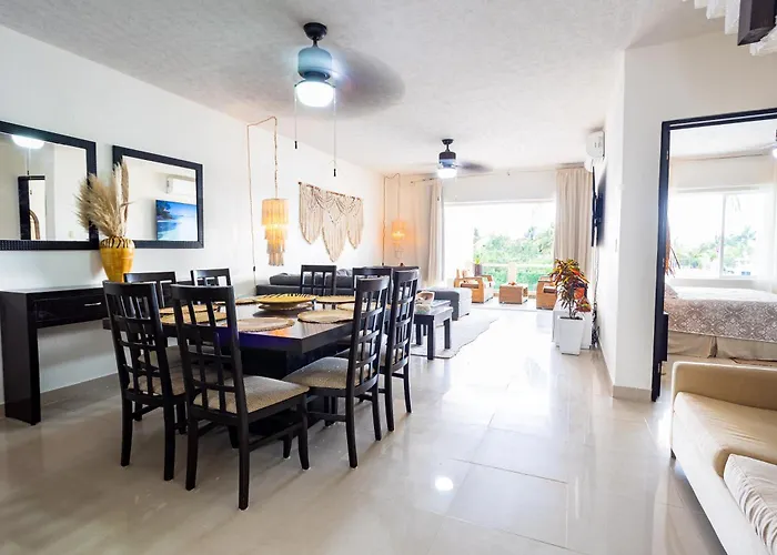 Stunning Large Remodeled Penthouse-Big Canal Views