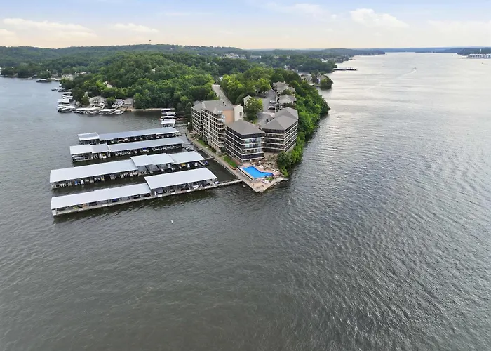 Newly Renovated- Lakefront - Pool - Elevator