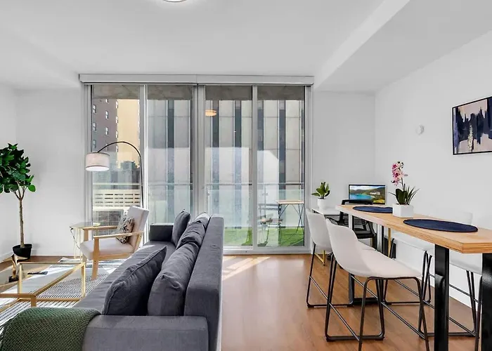 Sleek 1Br Near Bokcenter-Gym,Lounge,Balcony,Petok