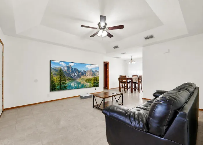 Cozy & Walkable Avocet Ave Condo - Prime Location