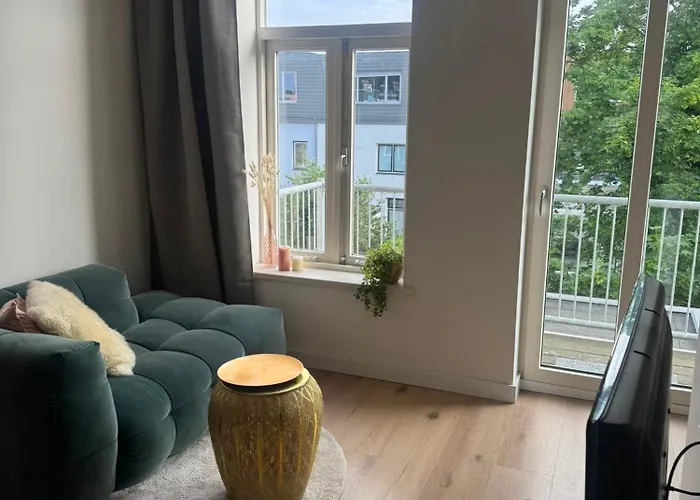 Modern Design Apartment With Balcon