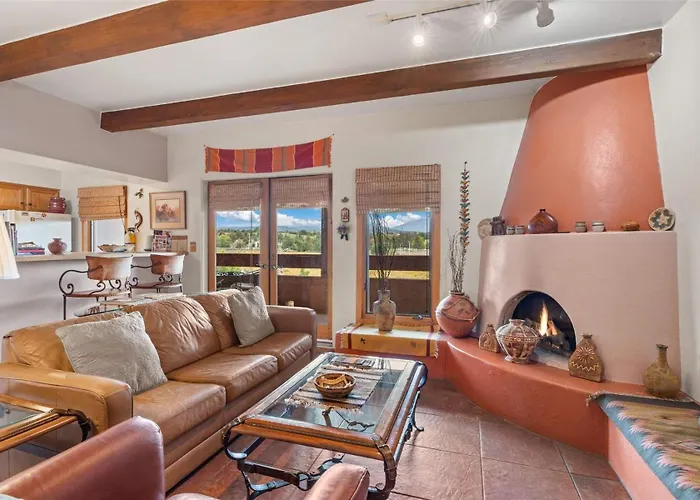 Southwest Retreat With Mountain Views!