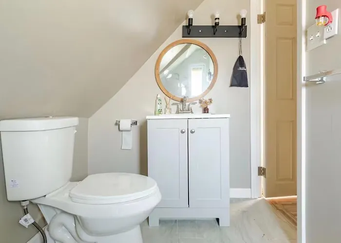 Comfortable 1 Bedroom Apartment Attic